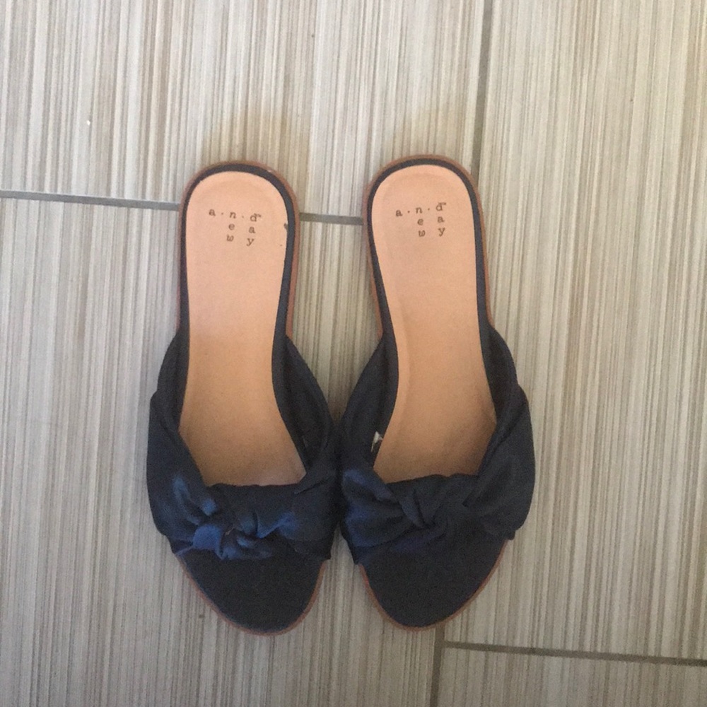 Cute lightly worn slip on sandals.